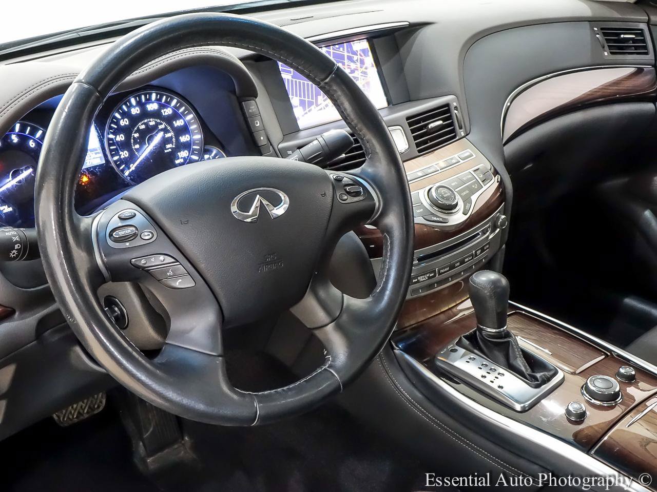 Used 2015 INFINITI Q70 L 3.7 w/ Deluxe Touring Package AWD/4WD image 15