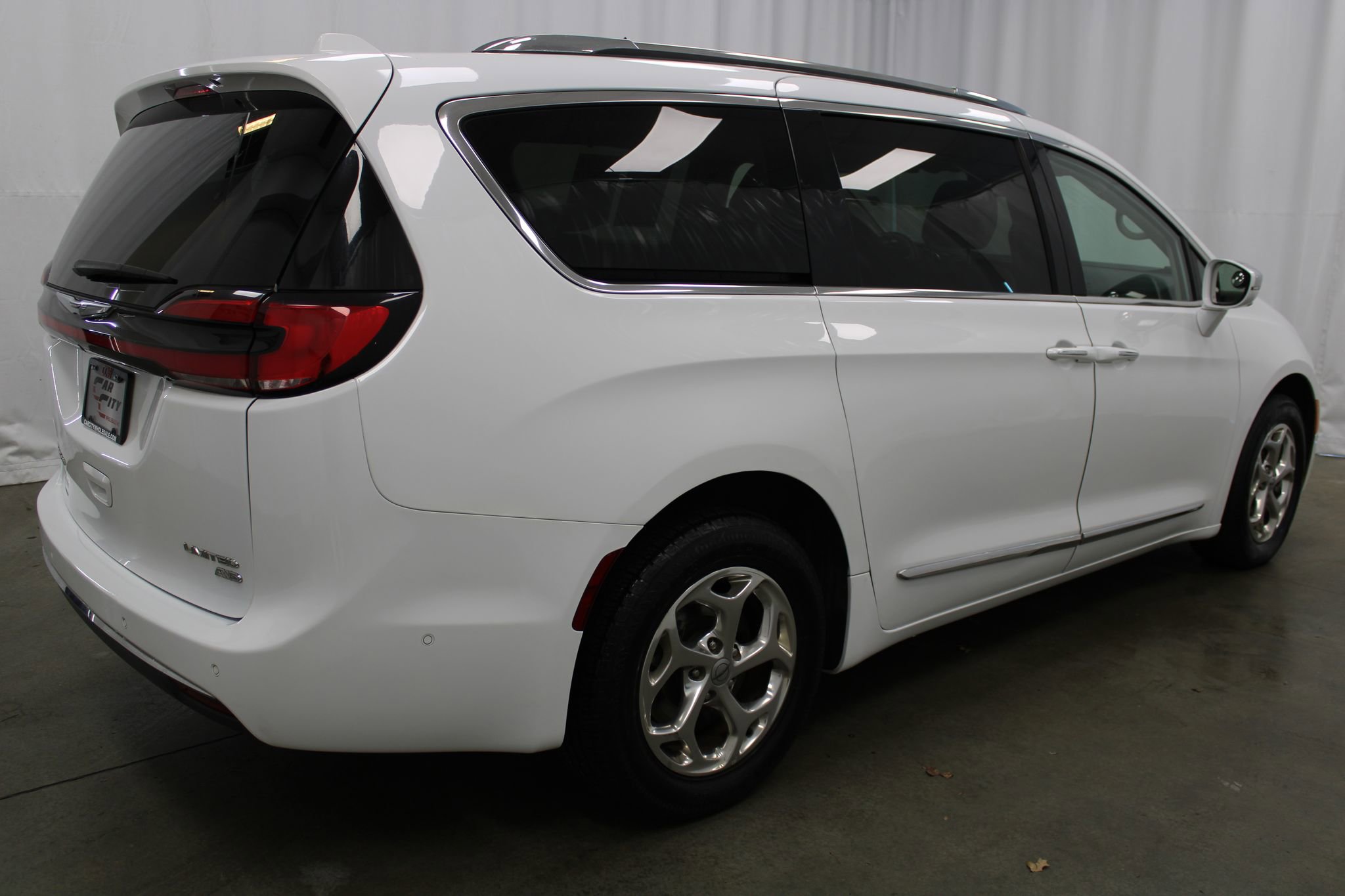 Used 2021 Chrysler Pacifica Limited w/ Premium & Safety Sphere Group AWD/4WD image 5