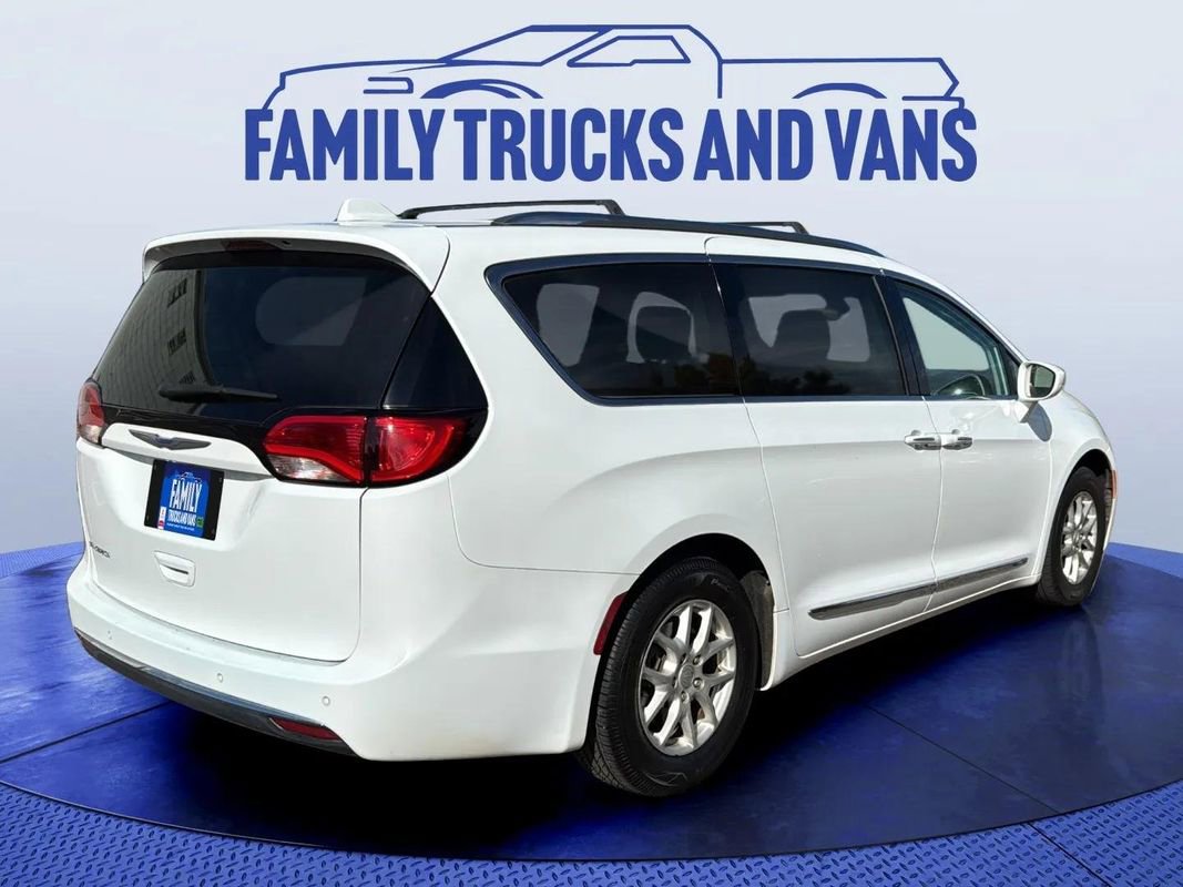 Used 2020 Chrysler Pacifica Touring-L image 5