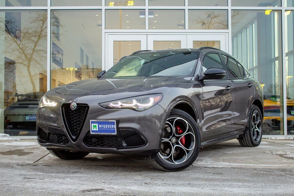Used 2025 Alfa Romeo Stelvio Sprint w/ Veloce Package video 1