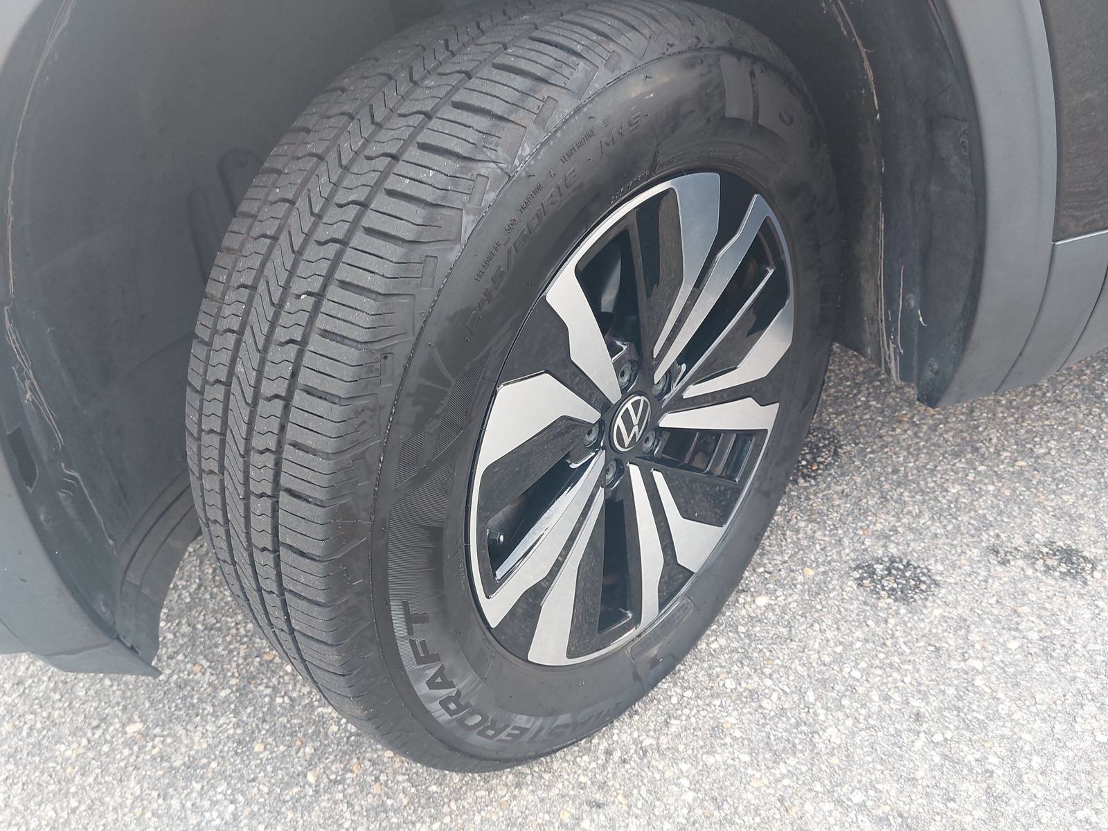 Used 2024 Volkswagen Atlas Cross Sport SE AWD/4WD image 31