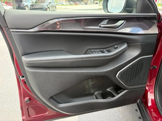 Used 2022 Jeep Grand Cherokee L Laredo w/ Luxury Tech Group I RWD image 28