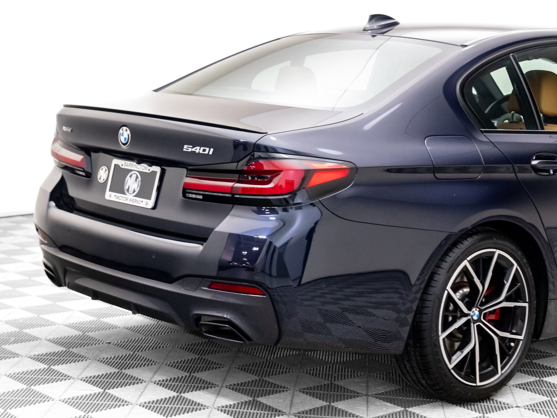 Used 2023 BMW 540i xDrive w/ Executive Package image 34