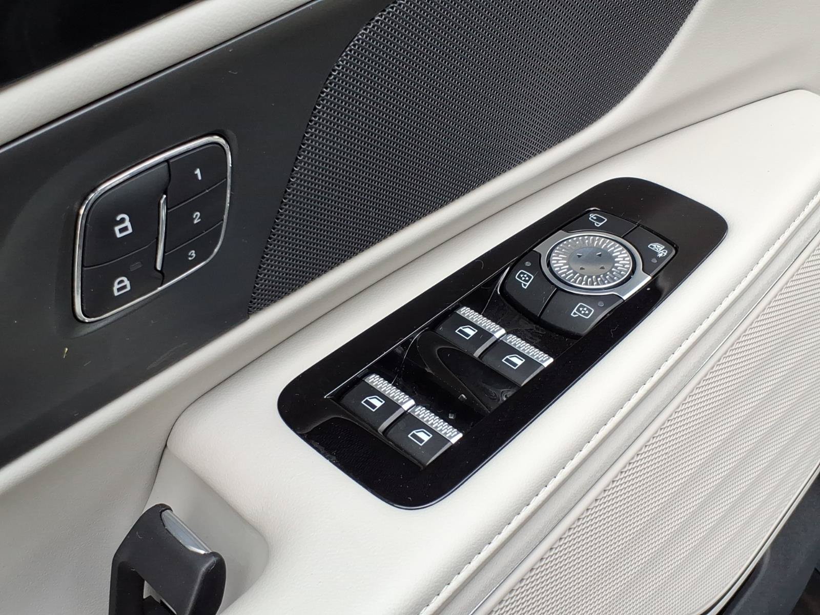 Used 2026 Lincoln Nautilus Premier AWD/4WD image 15