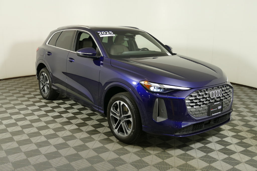 Certified 2025 Audi Q5 Premium AWD/4WD image 1