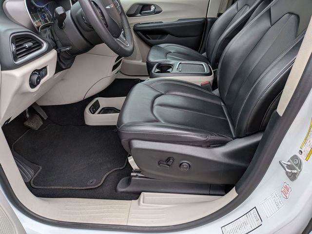 Certified 2023 Chrysler Pacifica Touring-L FWD image 12