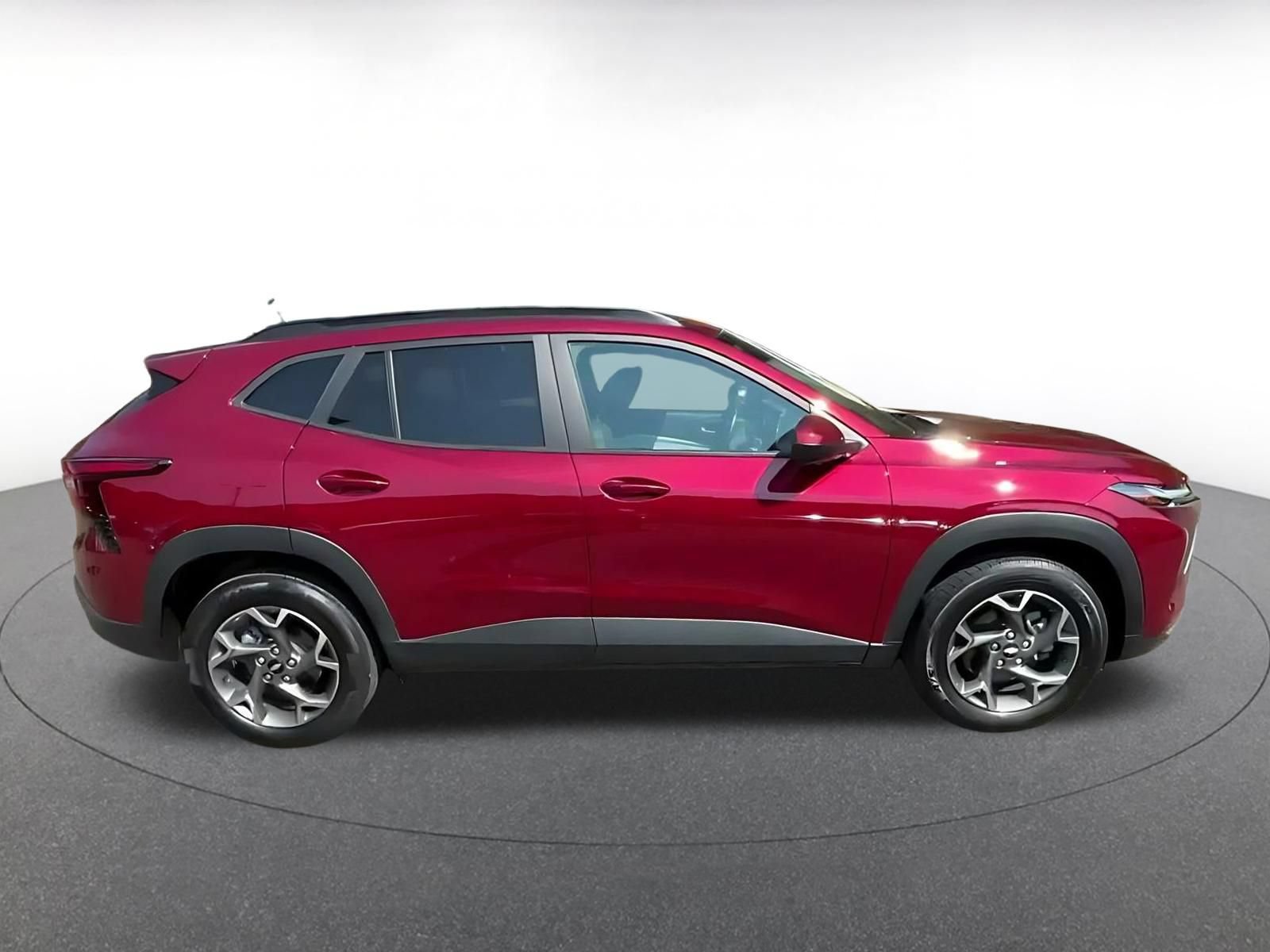 Used 2025 Chevrolet Trax LT w/ LT Convenience Package FWD image 15