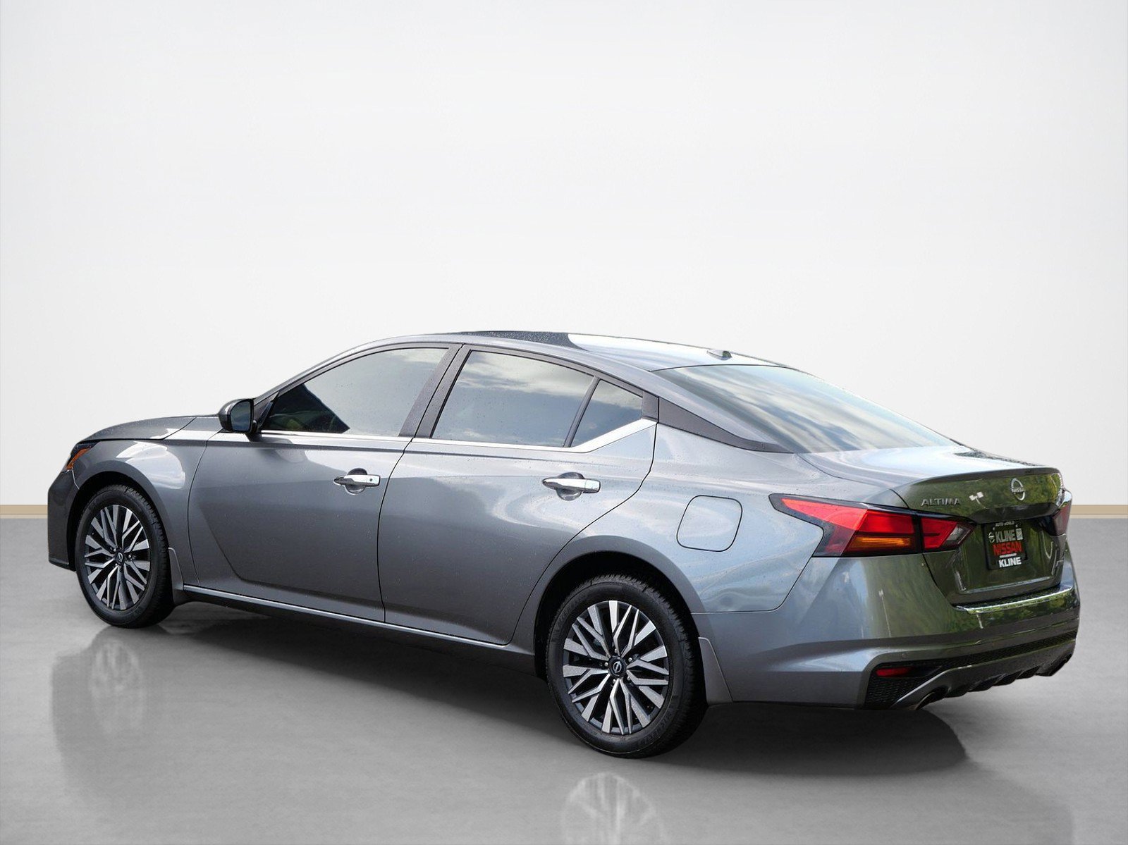 Certified 2023 Nissan Altima 2.5 SV w/ SV Premium Package AWD/4WD image 4