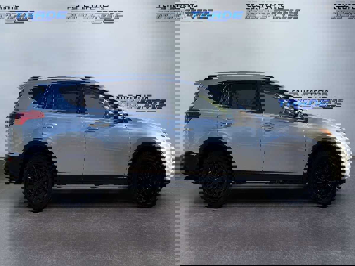 Used 2015 Toyota RAV4 LE image 4