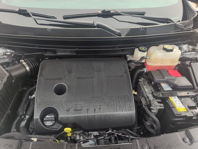 Used 2023 Chevrolet Traverse LS image 23