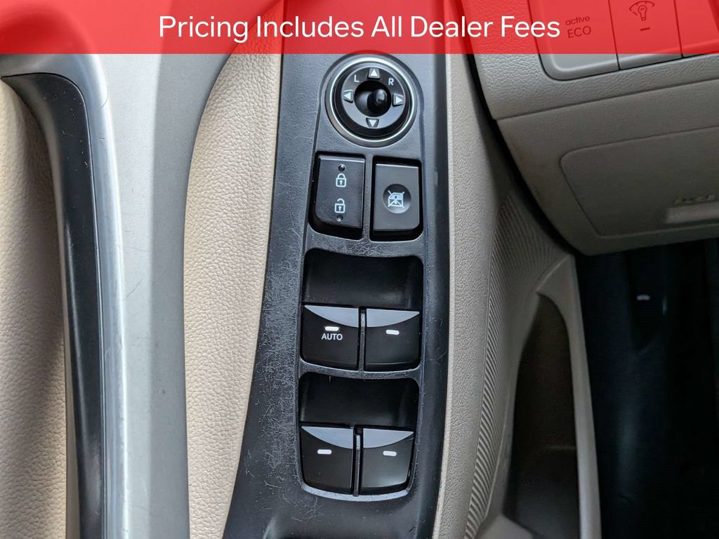 Used 2015 Hyundai Elantra Limited FWD image 23