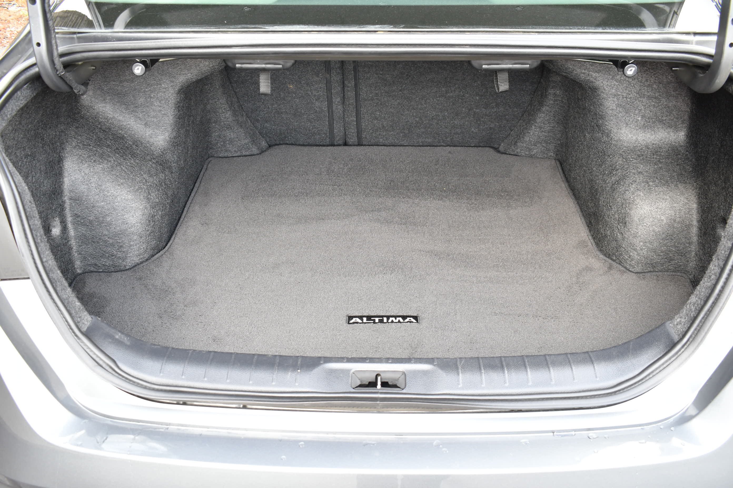 Used 2025 Nissan Altima 2.5 SV FWD image 8