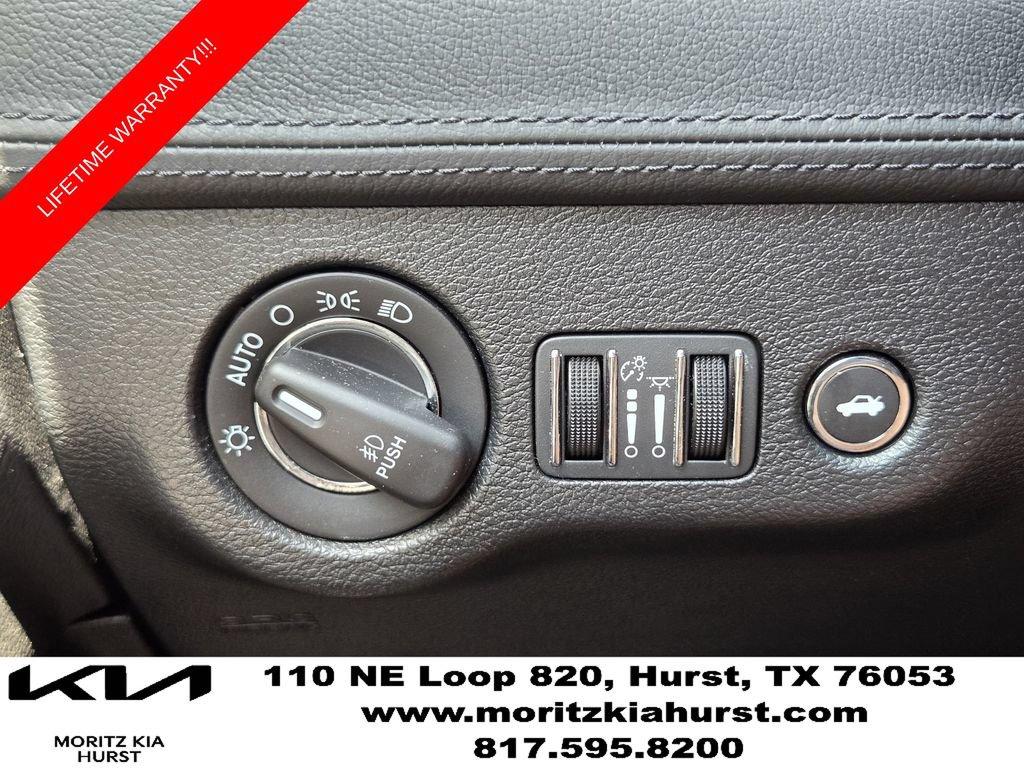 Used 2018 Chrysler 300 C w/ Sun, Sound & Nav Package RWD image 22