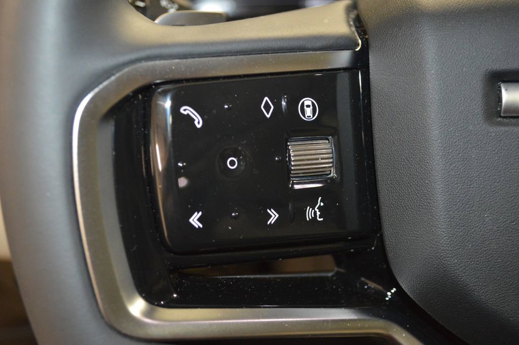 Used 2025 Land Rover Discovery Sport S image 22