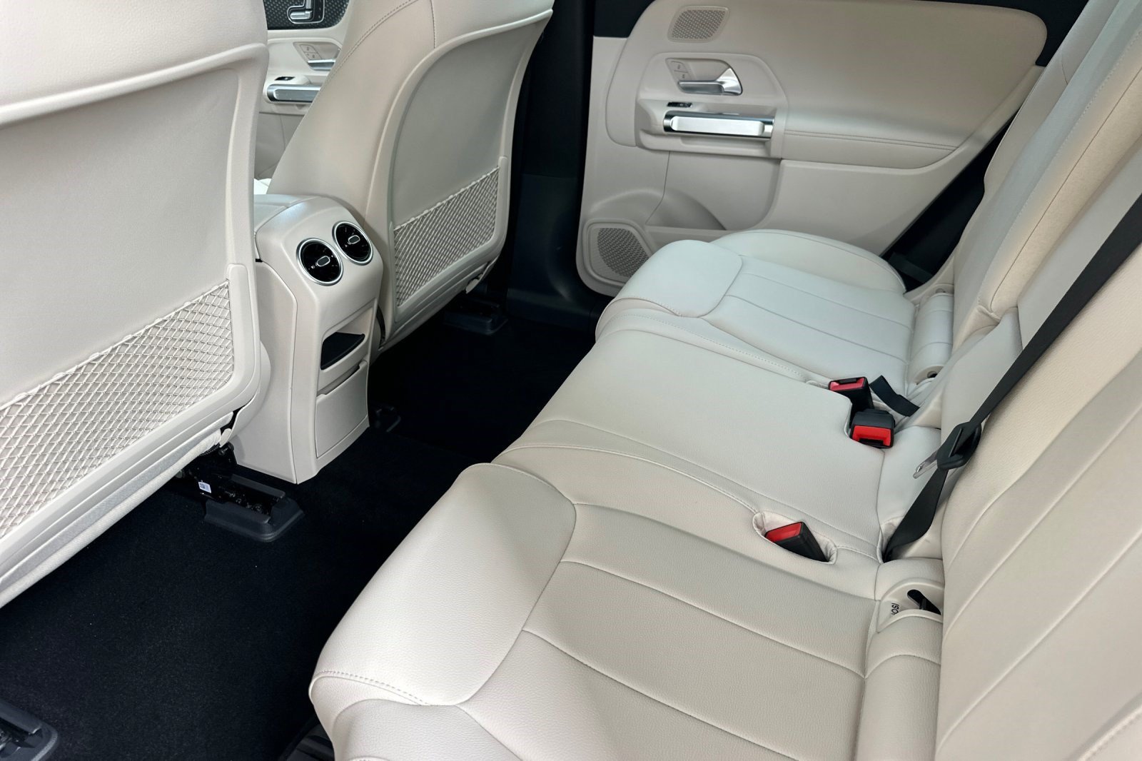 Certified 2025 Mercedes-Benz EQB 250+ image 33