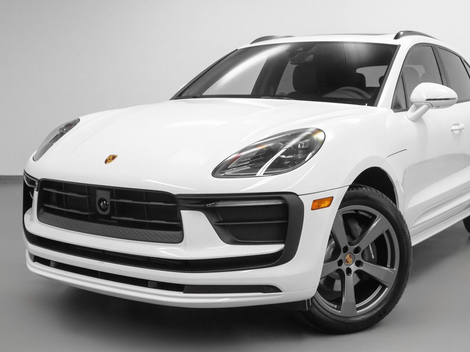 Certified 2025 Porsche Macan AWD/4WD image 7