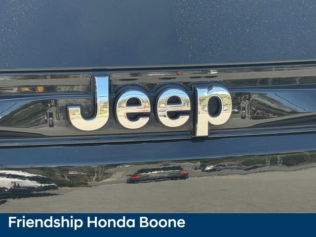 Used 2023 Jeep Grand Cherokee Overland AWD/4WD image 13
