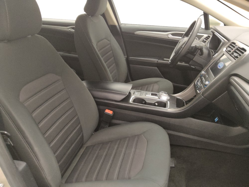 Used 2019 Ford Fusion SE FWD image 21