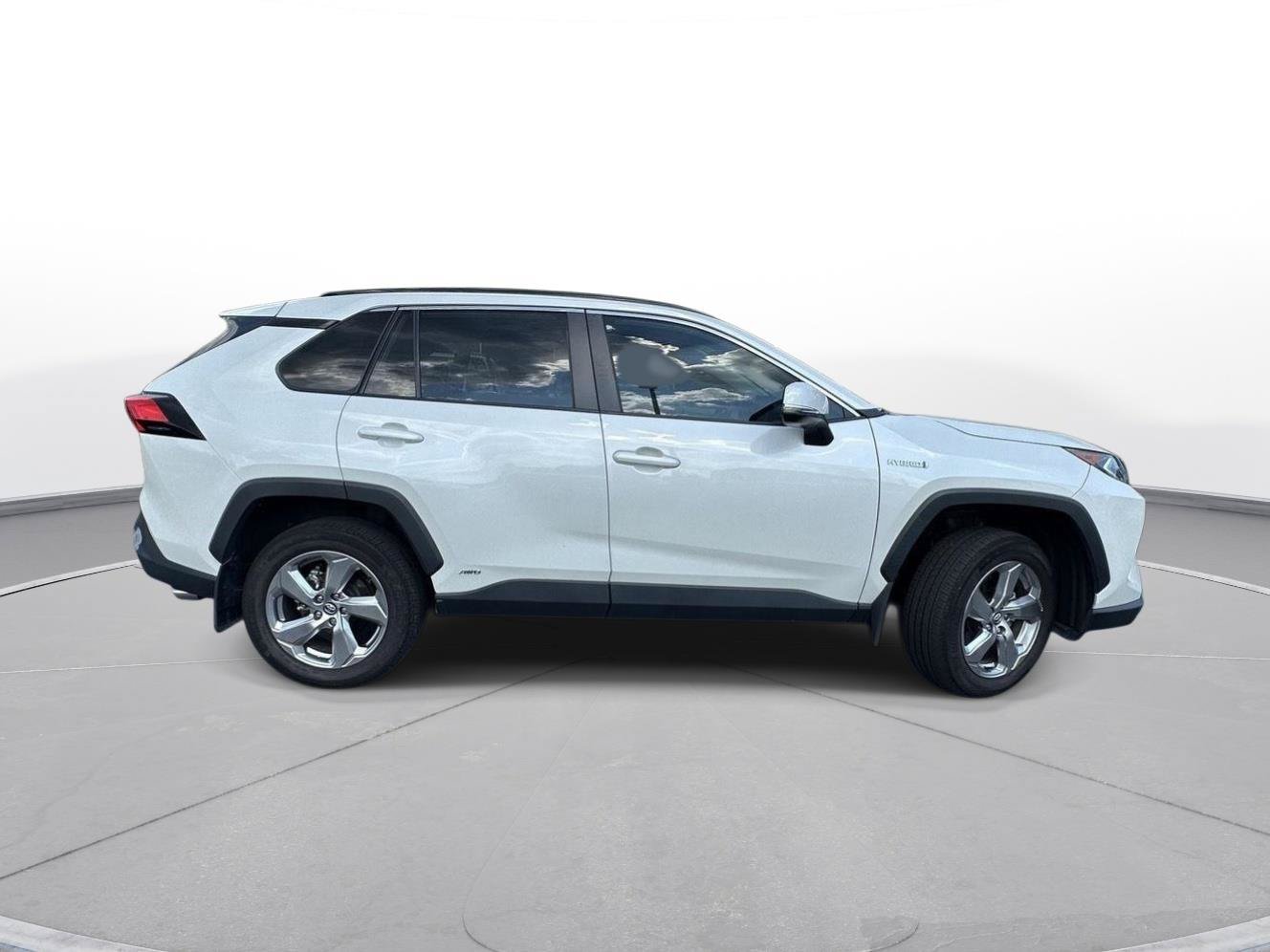 Used 2021 Toyota RAV4 XLE Premium AWD/4WD image 5