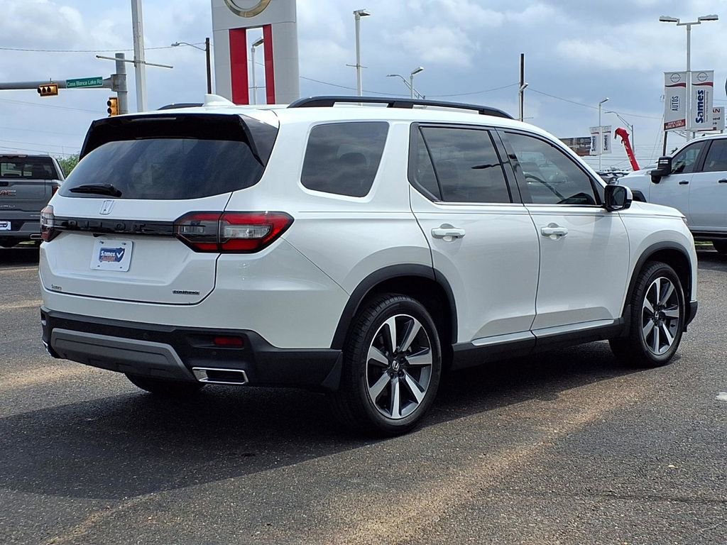 Used 2025 Honda Pilot Touring image 7