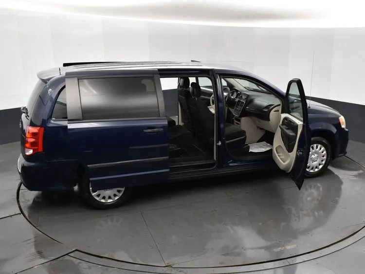 Used 2012 Dodge Grand Caravan American Value Package FWD image 6