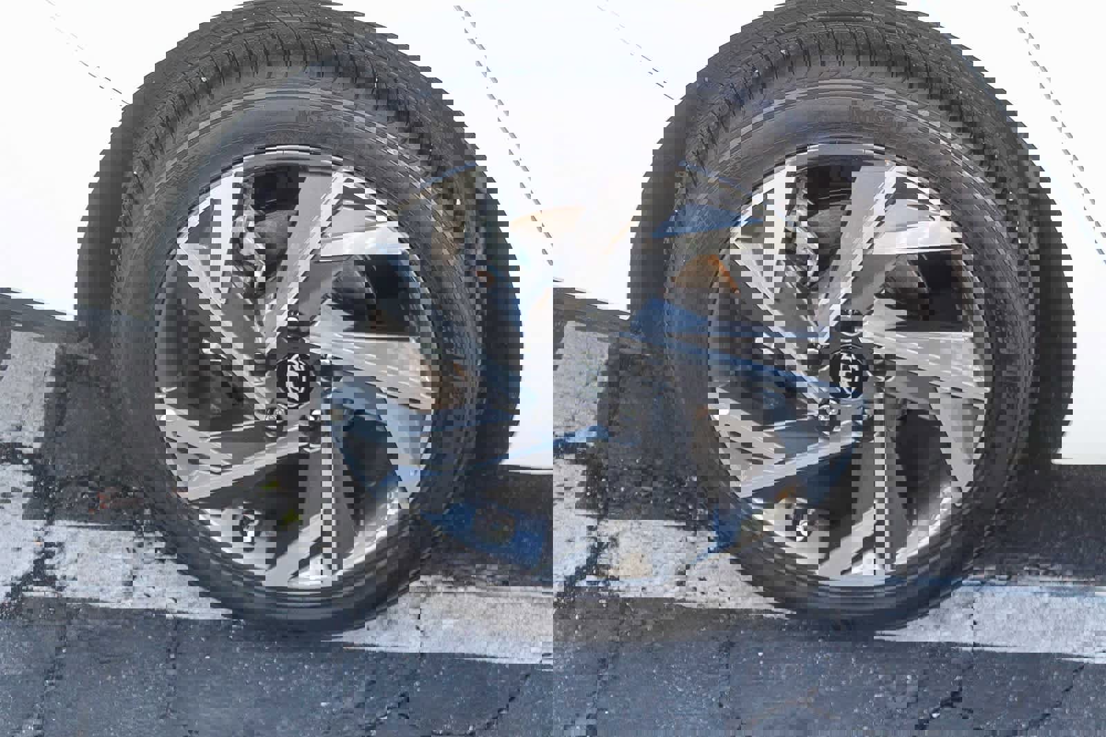 Certified 2025 Hyundai Elantra Limited image 12