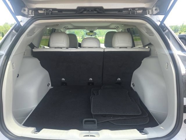 Used 2018 Jeep Compass Latitude FWD image 11