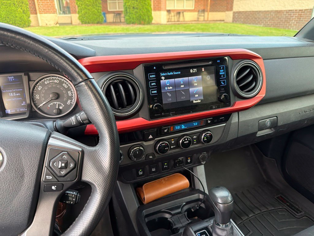 Used 2017 Toyota Tacoma TRD Off-Road w/ Premium & Technology Package AWD/4WD image 2