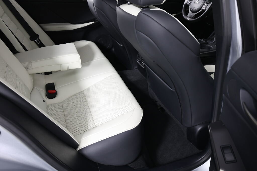 Used 2022 Lexus IS 500 RWD image 22
