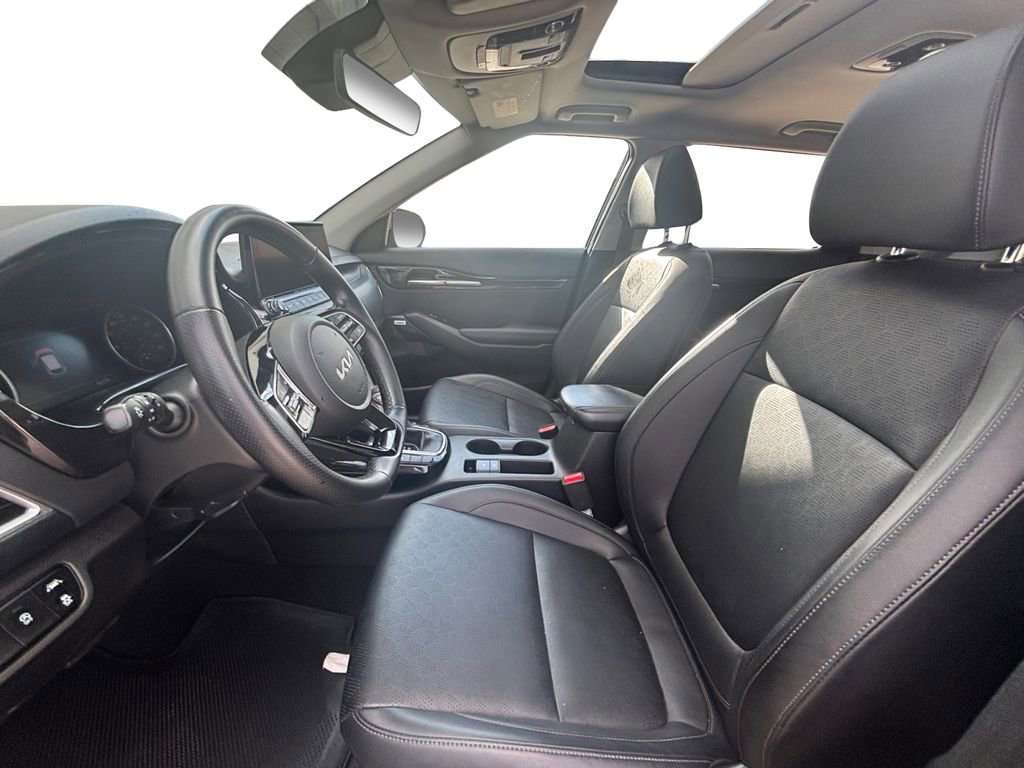 Used 2023 Kia Seltos SX image 9