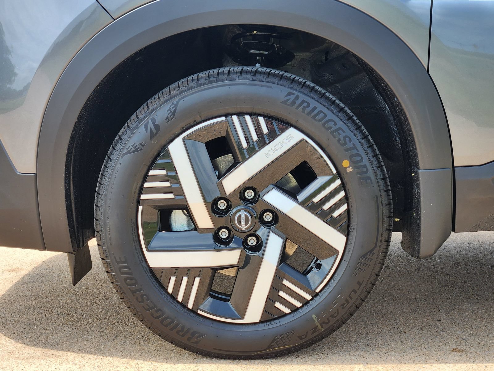 New 2026 Nissan Kicks SV w/ SV Premium Package FWD image 11