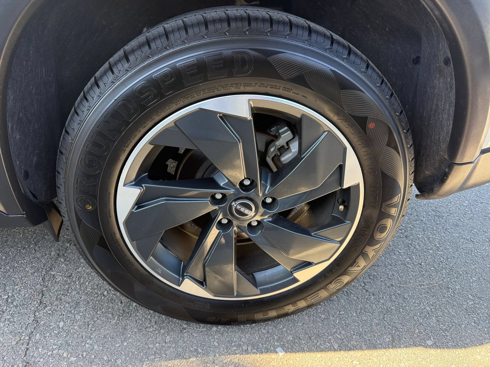 Used 2025 Nissan Rogue SV FWD image 28