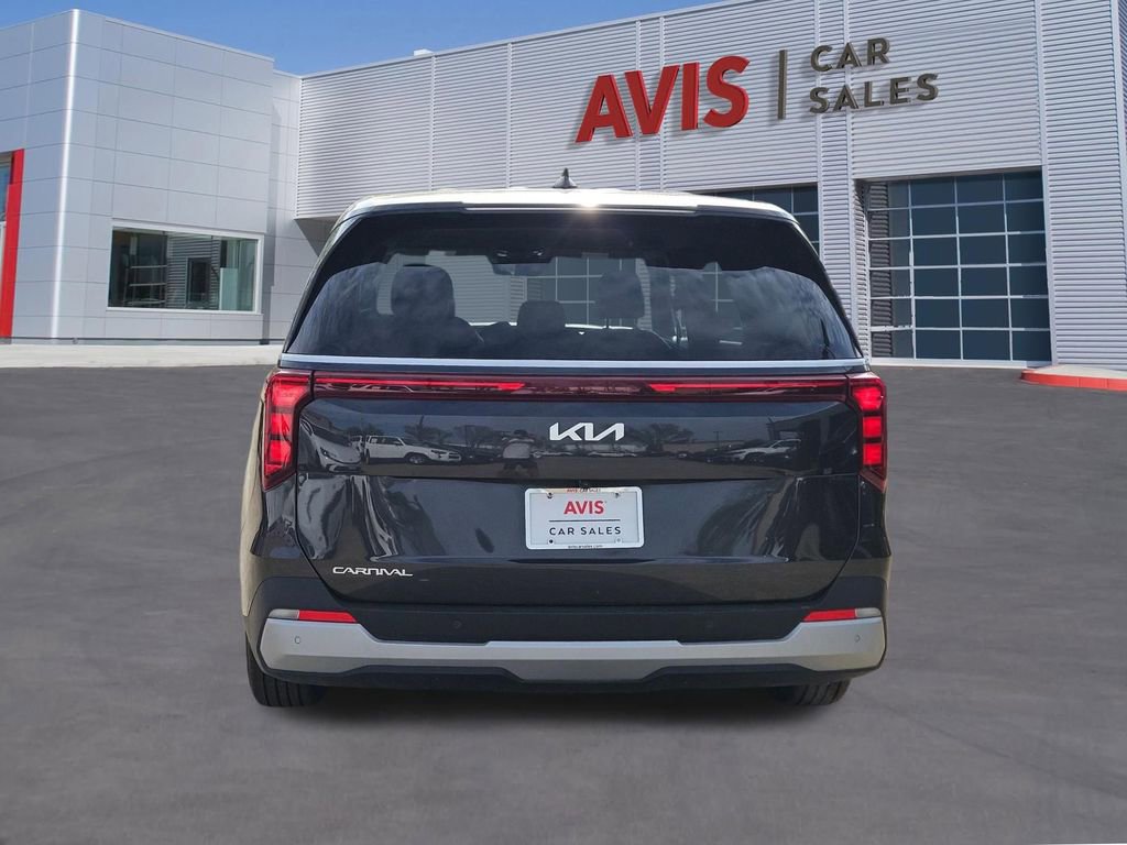 Used 2025 Kia Carnival image 5