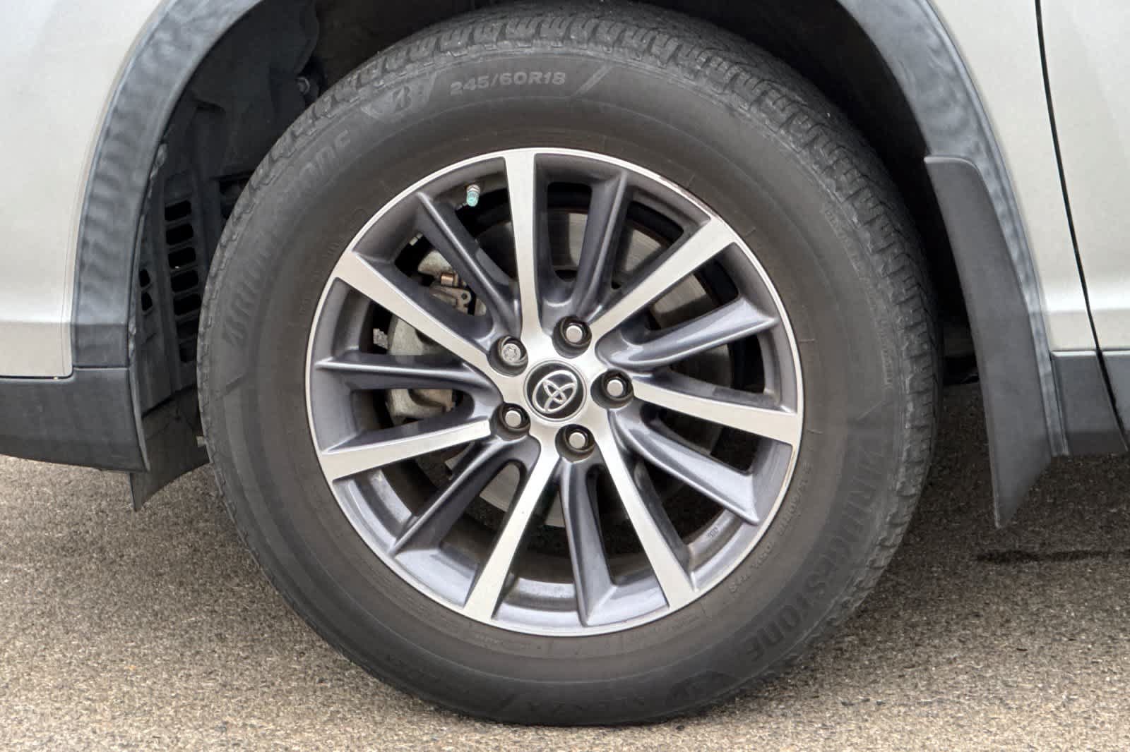 Used 2019 Toyota Highlander XLE AWD/4WD image 13