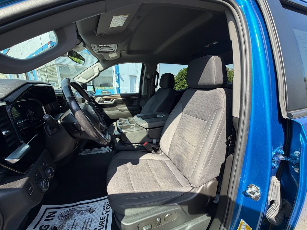 Used 2022 Chevrolet Silverado 1500 LT AWD/4WD image 9
