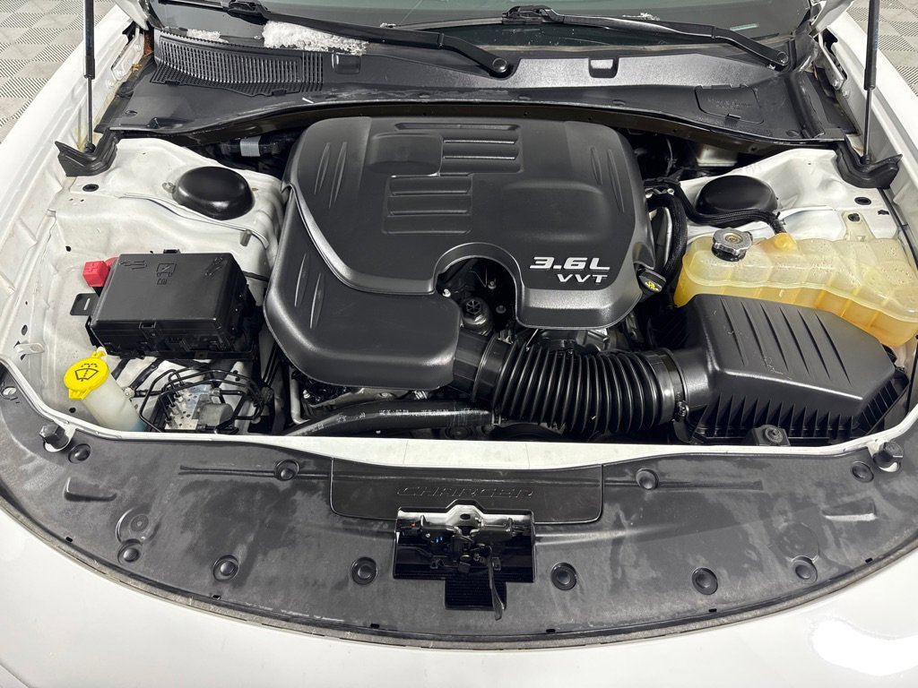 Used 2020 Dodge Charger SXT w/ Leather Interior Group image 28