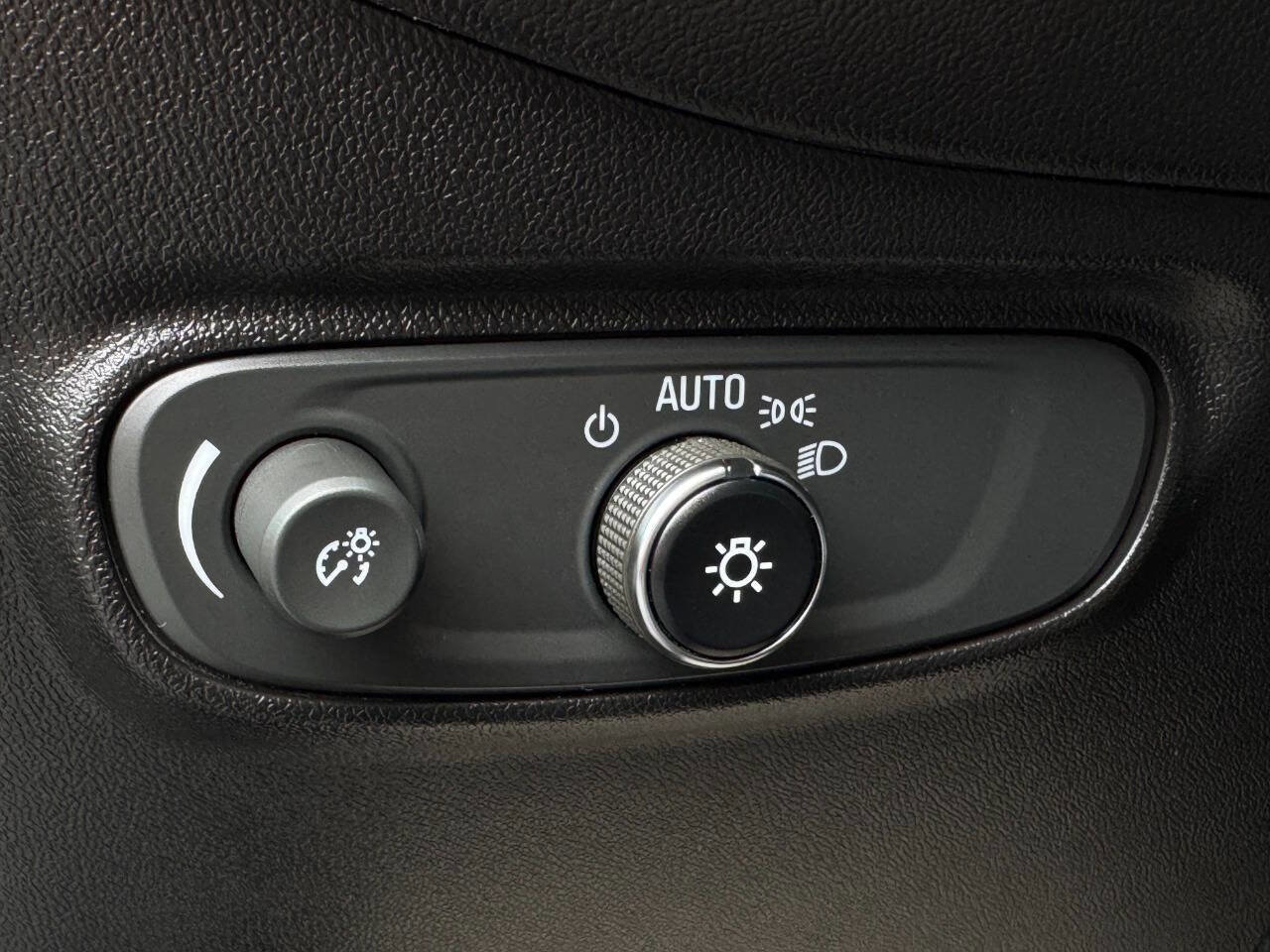 Used 2020 Chevrolet Equinox LT image 23