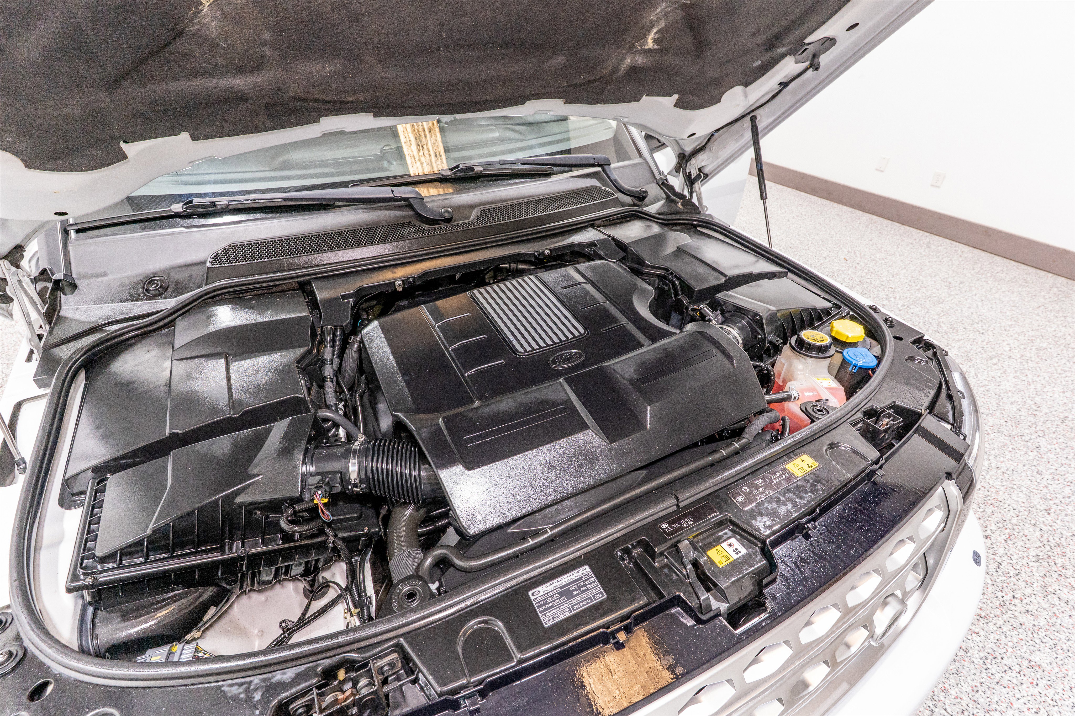 Used 2016 Land Rover LR4 HSE LUX image 38