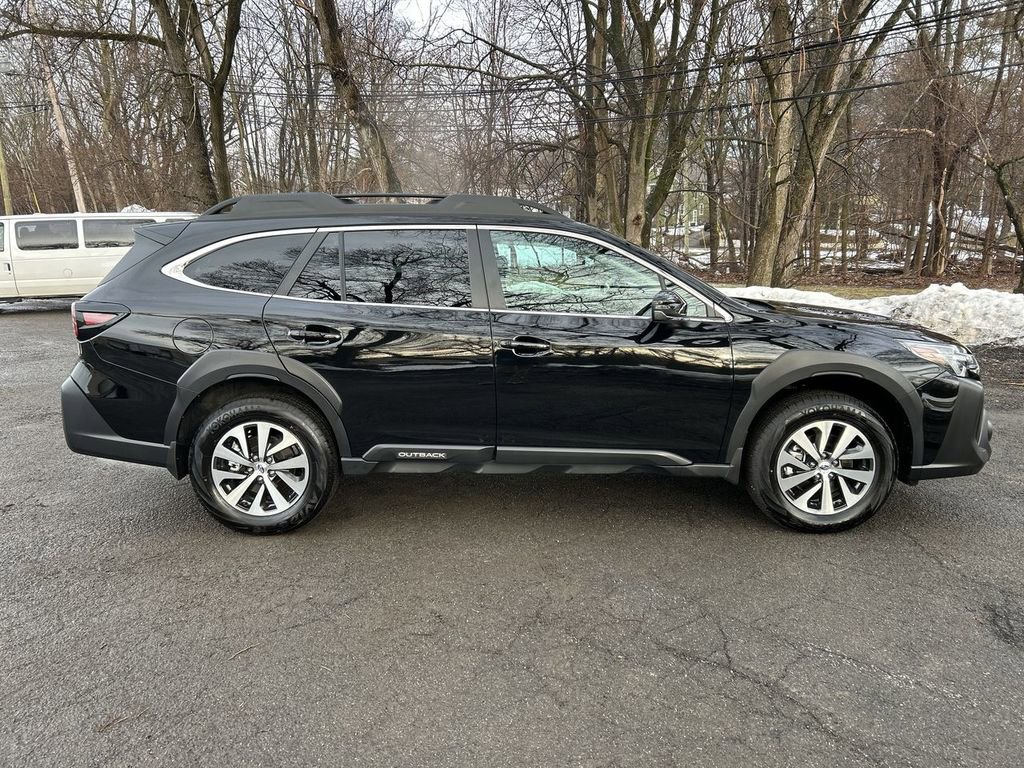 Certified 2025 Subaru Outback Premium image 9