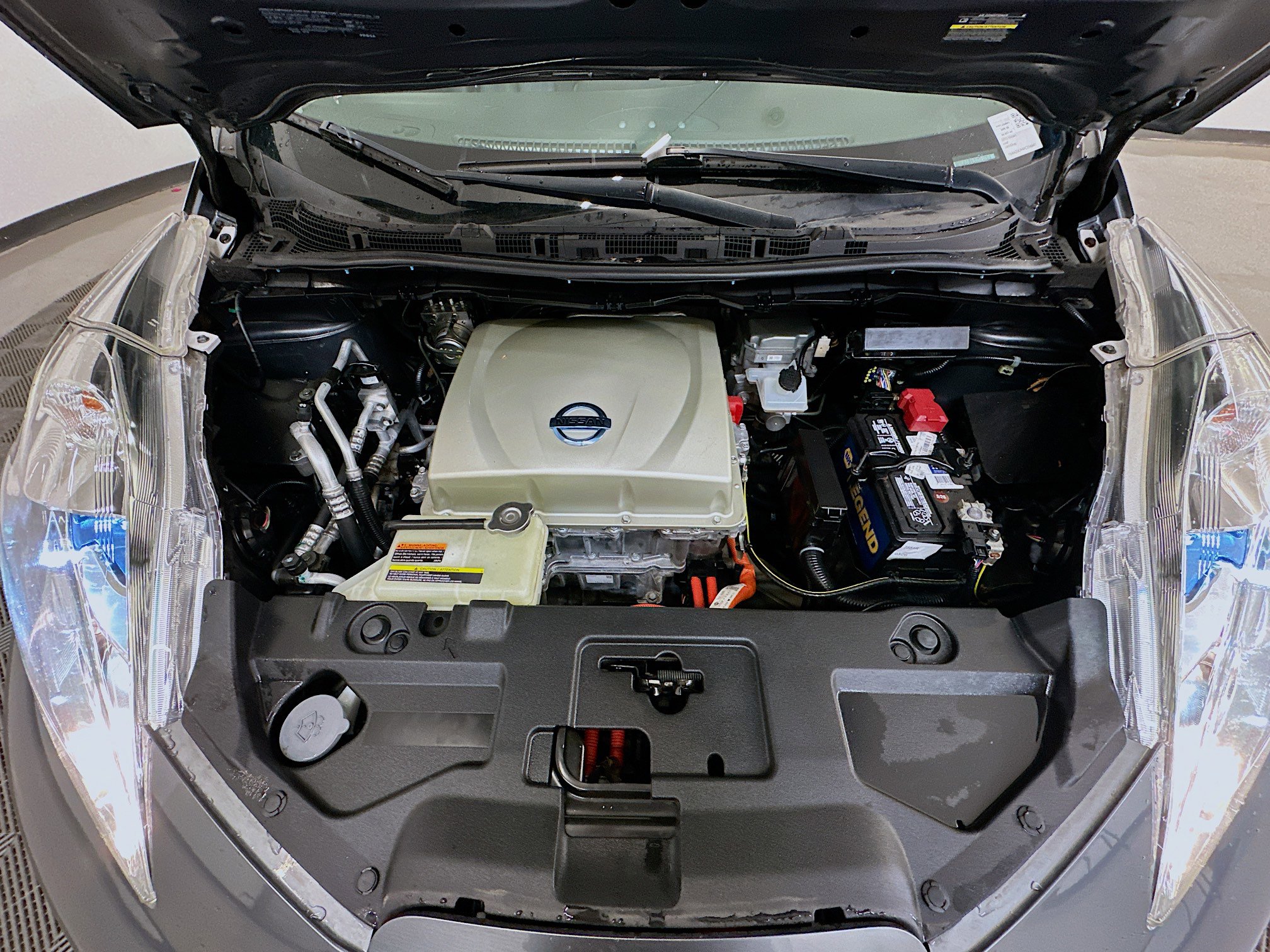 Used 2015 Nissan Leaf SL FWD image 34