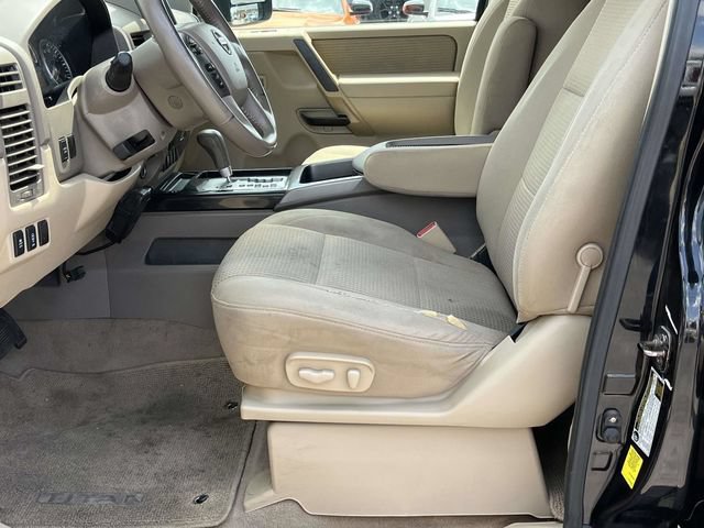 Used 2014 Nissan Titan SV w/ SV Value Truck Package AWD/4WD image 13