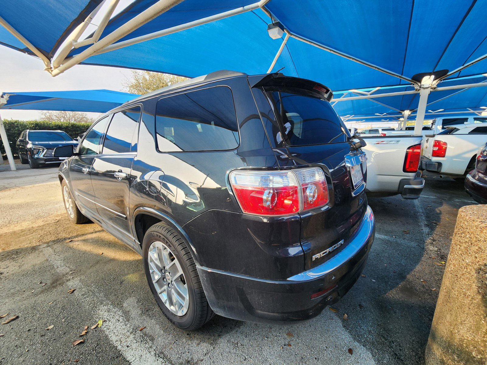 Used 2011 GMC Acadia Denali image 3