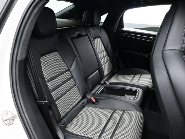 Certified 2023 Porsche Cayenne Turbo AWD/4WD image 16