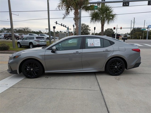 Used 2025 Toyota Camry SE image 7