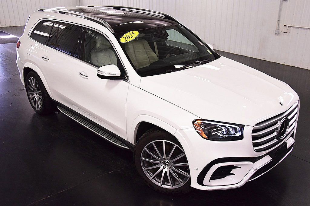 Used 2025 Mercedes-Benz GLS 580 4MATIC image 10