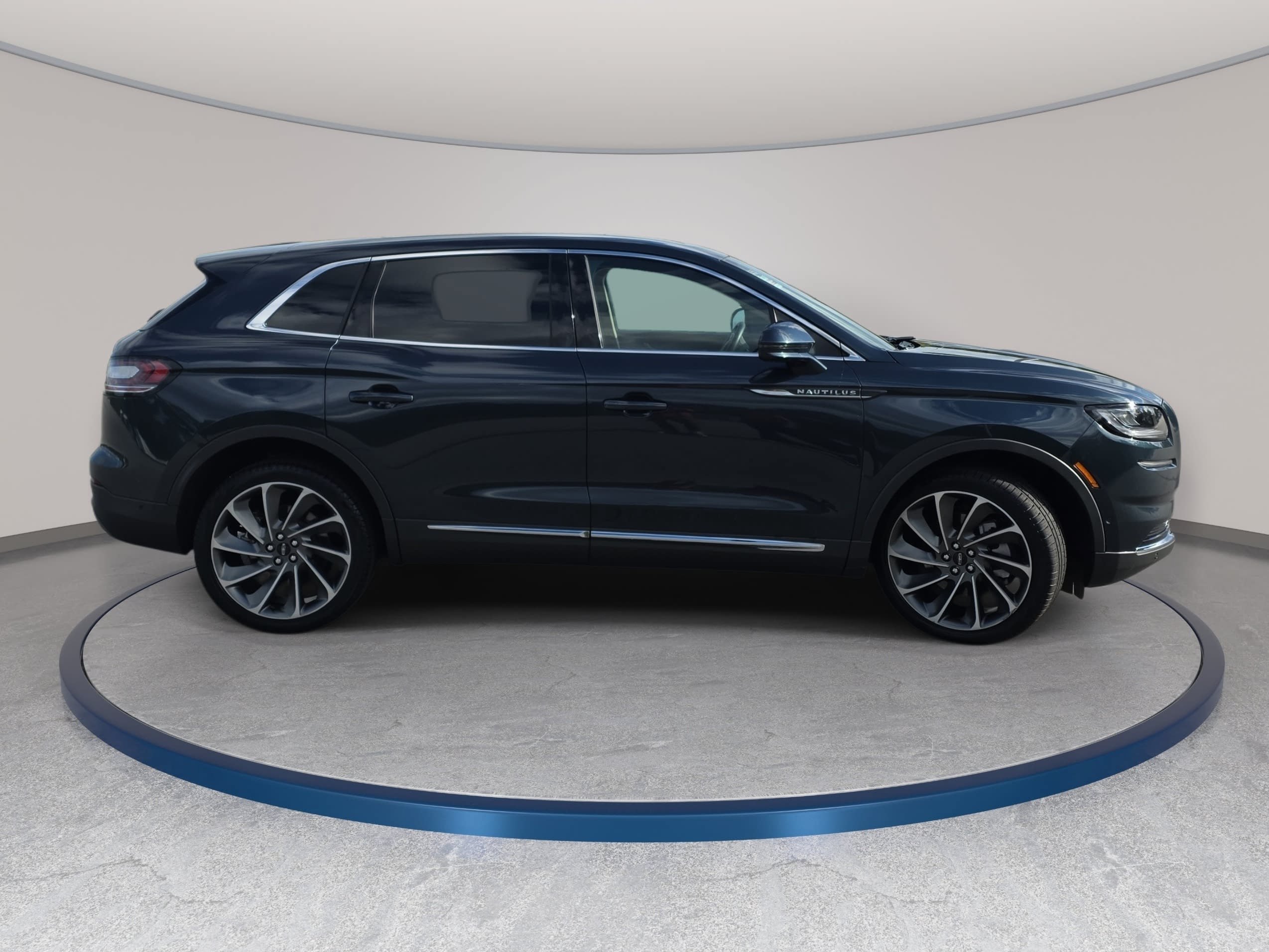Used 2023 Lincoln Nautilus Reserve w/ Equipment Group 201A AWD/4WD image 4