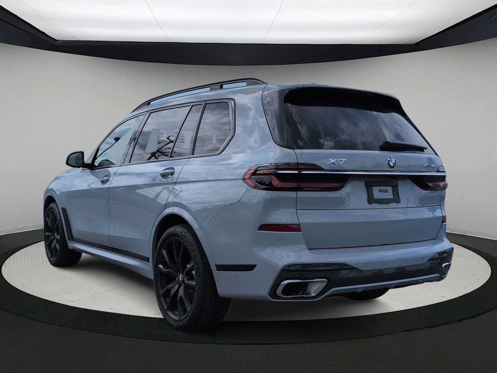 Used 2026 BMW X7 xDrive40i w/ M Sport Package AWD/4WD image 6