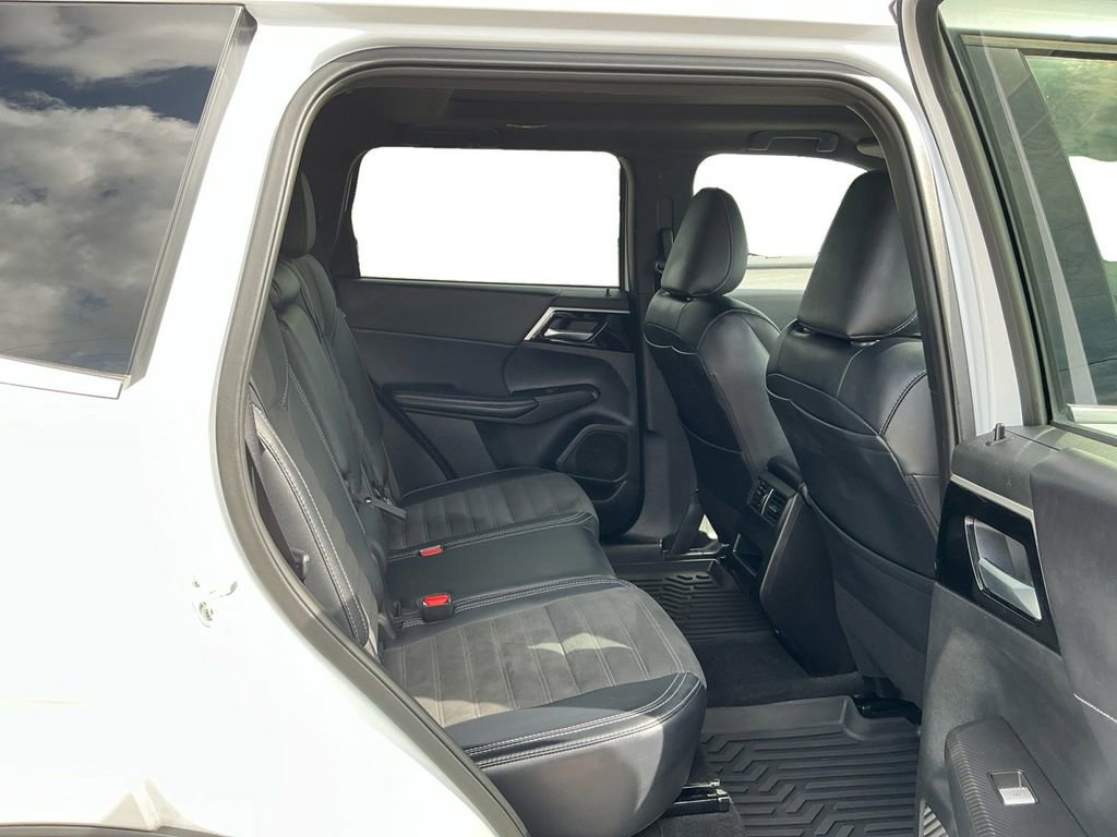 Used 2024 Mitsubishi Outlander SE Black Edition FWD image 23