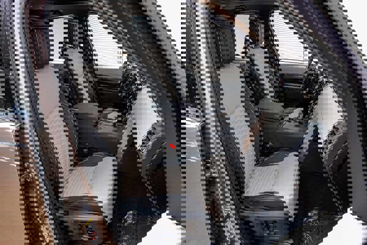 Used 2021 Land Rover Discovery HSE R-Dynamic AWD/4WD image 32