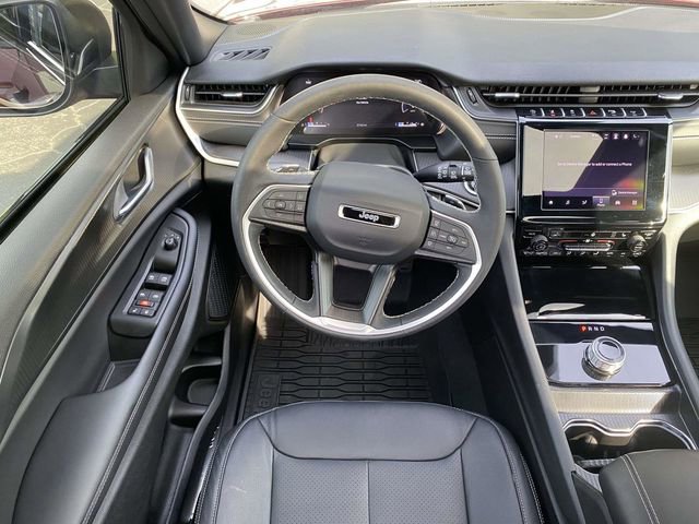 Used 2025 Jeep Grand Cherokee Laredo X w/ Luxury Tech Group I image 13